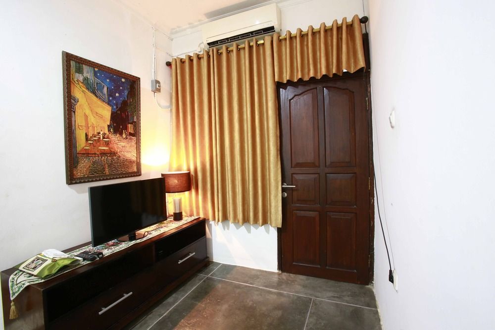 Reddoorz @ Radio Dalam Hotel Jakarta Exterior photo